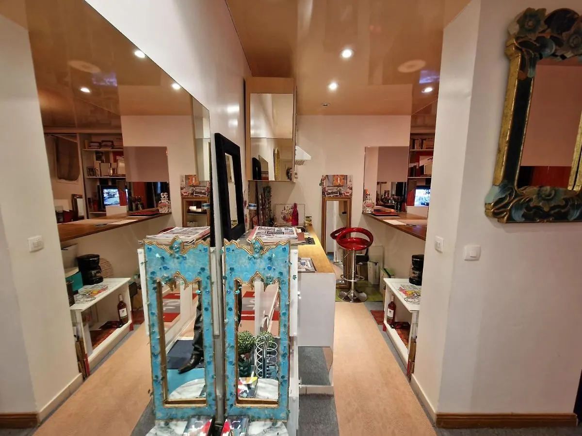 Avenue Champs Elysees - Magnifique F1/F2 Paris Apartment